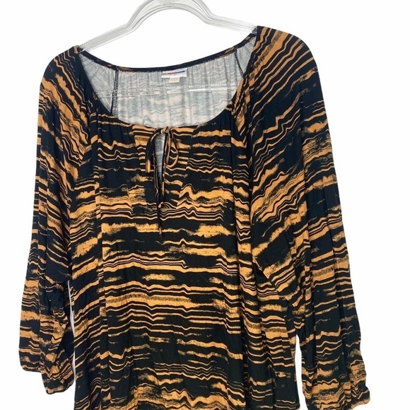 New •Lularoe Debra Peasant top - Picture 2 of 9